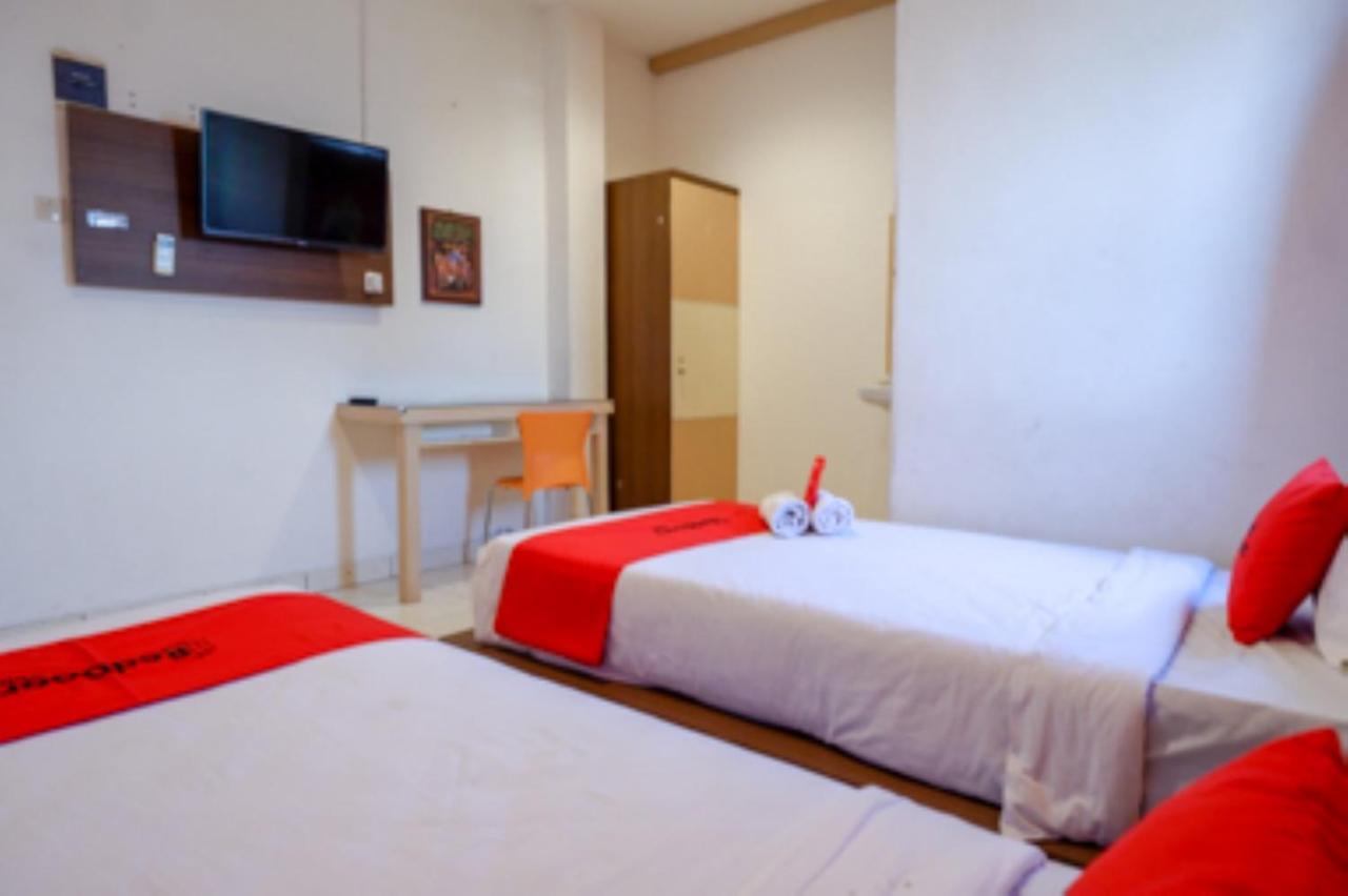 Oyo 1251 Residence 8 Semarang Exterior foto