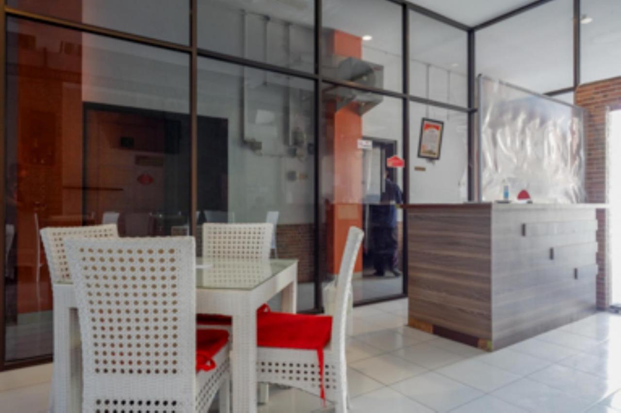Oyo 1251 Residence 8 Semarang Exterior foto