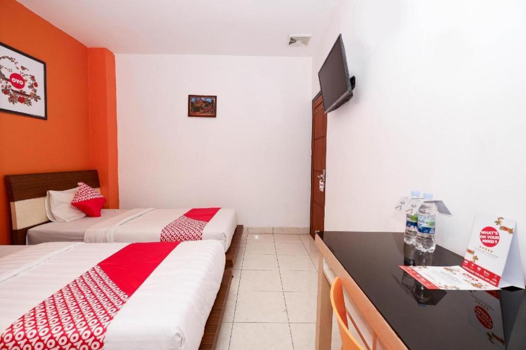 Oyo 1251 Residence 8 Semarang Exterior foto