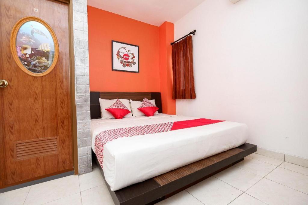 Oyo 1251 Residence 8 Semarang Exterior foto