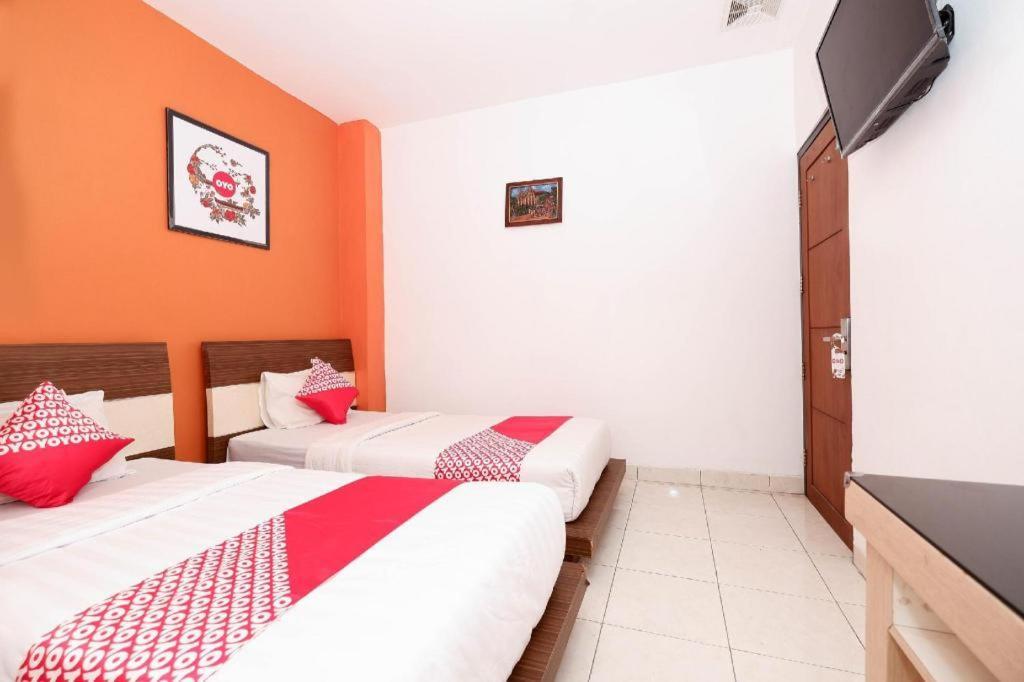Oyo 1251 Residence 8 Semarang Exterior foto