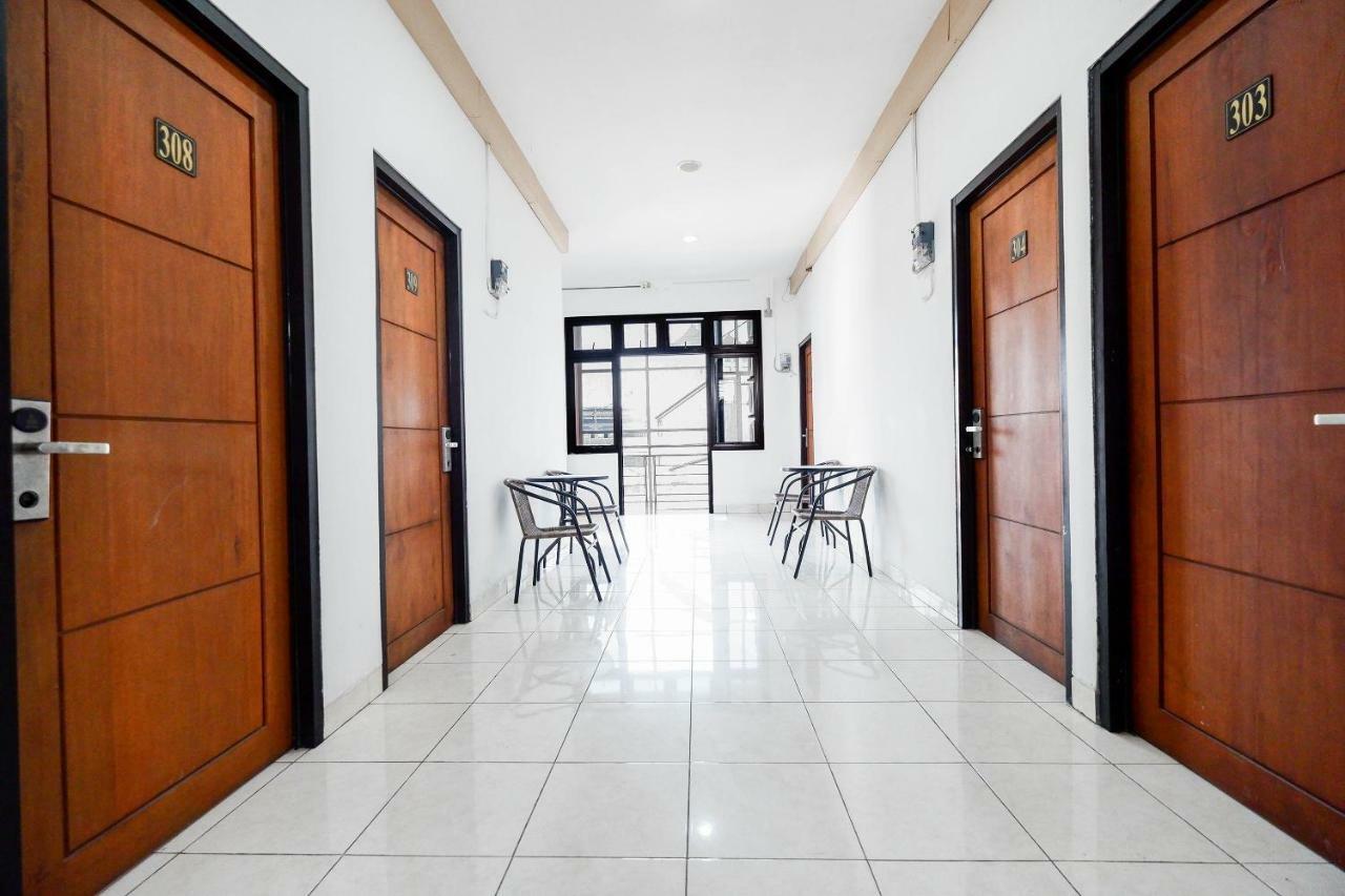 Oyo 1251 Residence 8 Semarang Exterior foto