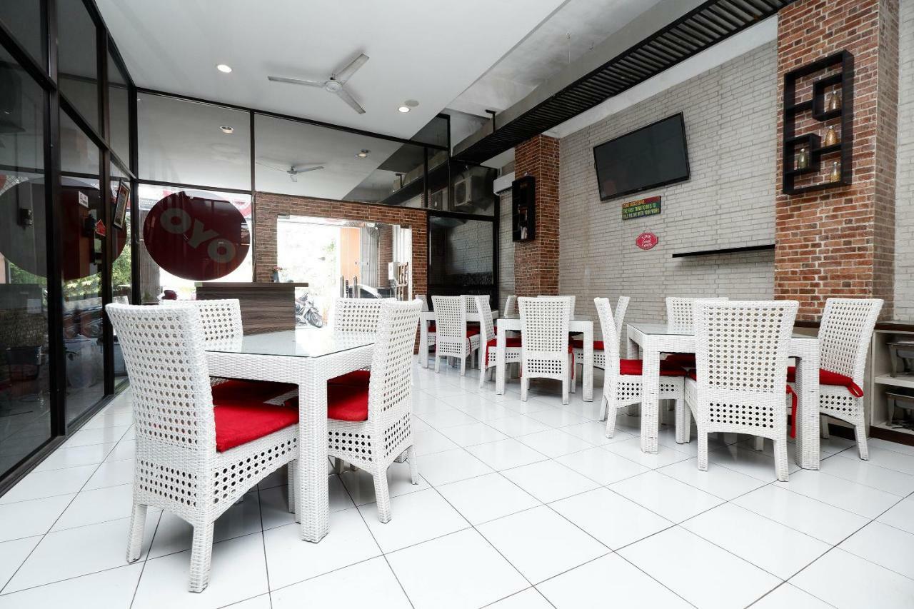 Oyo 1251 Residence 8 Semarang Exterior foto